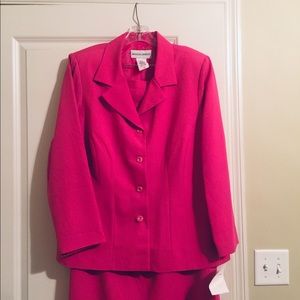 Never worn, 2 piece skirt suit